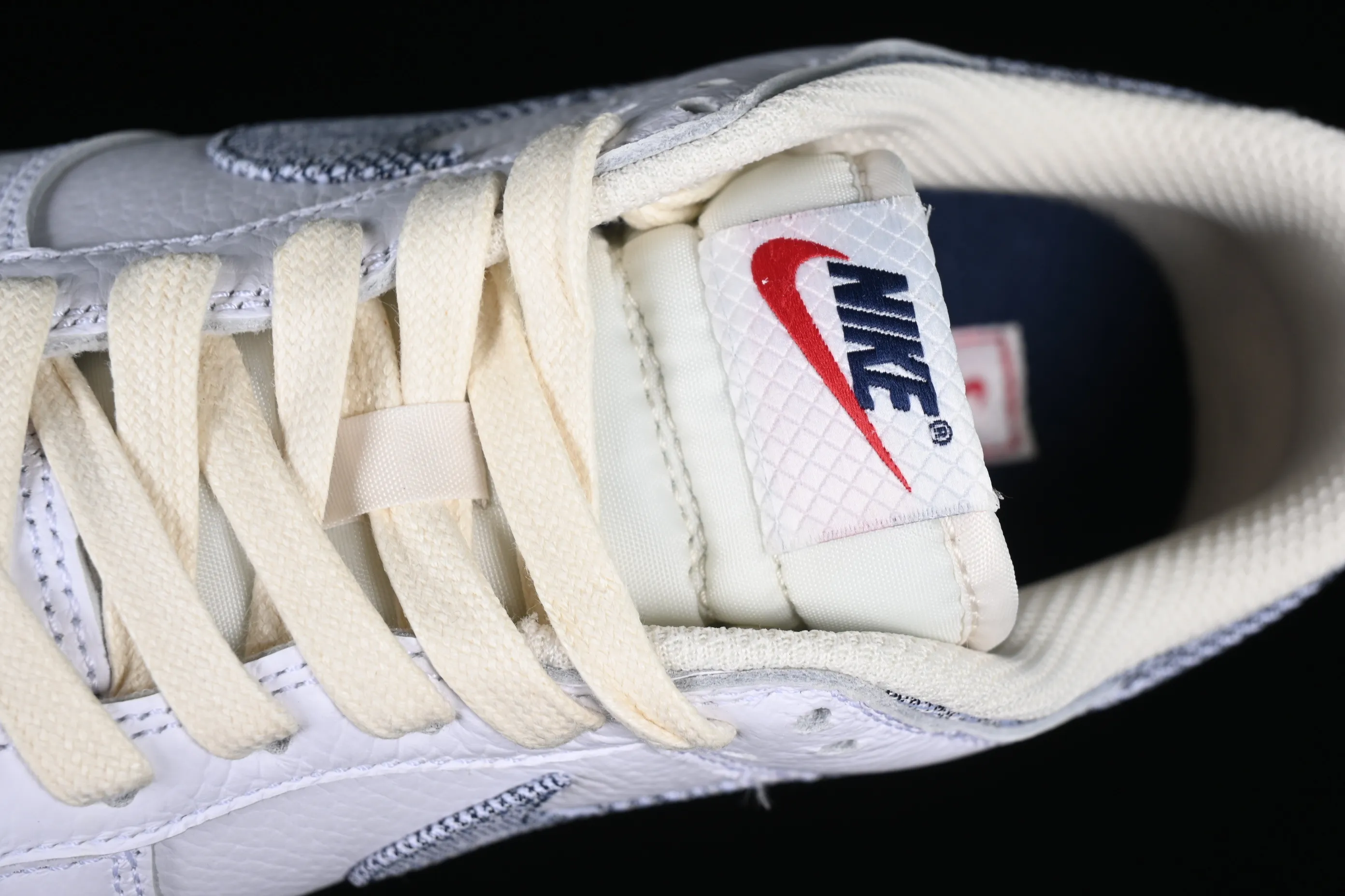 All categories Nk SB Dunk series Nk SB Dunk Low low-top sneakers J version Nk Dunk Low "Washed Denim" washed denim SB dunk series low-top casual sports skateboard shoes FN6881-100